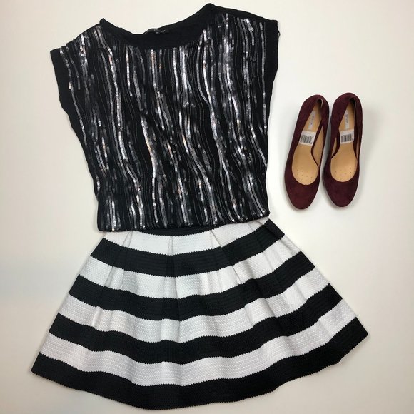 EXPRESS High Waisted Pleated Mini Skirt - Picture 7 of 7